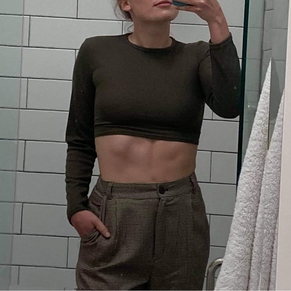 Nasty Gal Open Strappy Back Cropped Long Sleeve - Picture 2 of 5
